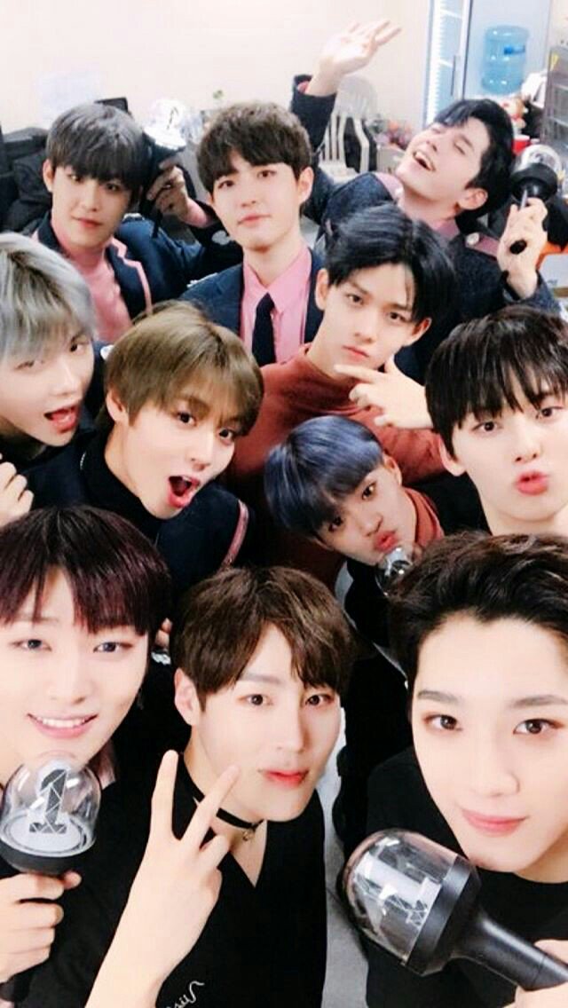 Almasya15's tweet photo. Jaga diri kalian baik" oppa,terimakasih untuk semua yg kalian berikan pada kami,terimalasih untuk cerita indah yang kalian buat dalam hidup kami,terimakasih telah membuat masa remaja kami menjadi lebih berwarna,sekali lagi terimakasih,wannable sayang kalian❤

#워너원_수고했어 https://t.co/ONupO5H6Hn