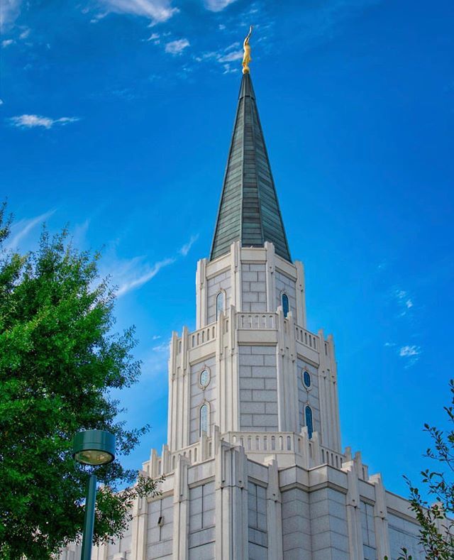 onetempleaday's tweet photo. Houston, Texas

PC: @templesbyallen 
#churchofjesuschrist #latterdaysaints #onetempleaday #houstontemple https://t.co/8kKrgratd4 https://t.co/pbMx4ZQCq6