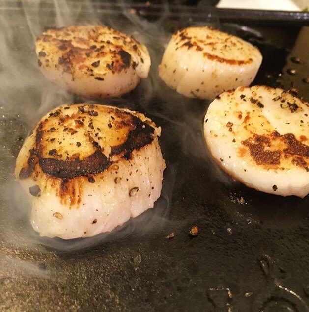 KitchenSprout's tweet photo. #PreNewYearsEveParty🥳 #HomeChef #BaconWrappedAsparagus #PanSearedScallops #SaffronRissotto #Foodporn #Foodie #Foodpics #GoodEats #GoodTimes #Celebrate #DrinkWine #CheersFromToronto🥂🥓🥂🥓🥂🥓 https://t.co/ui1qnml1jx