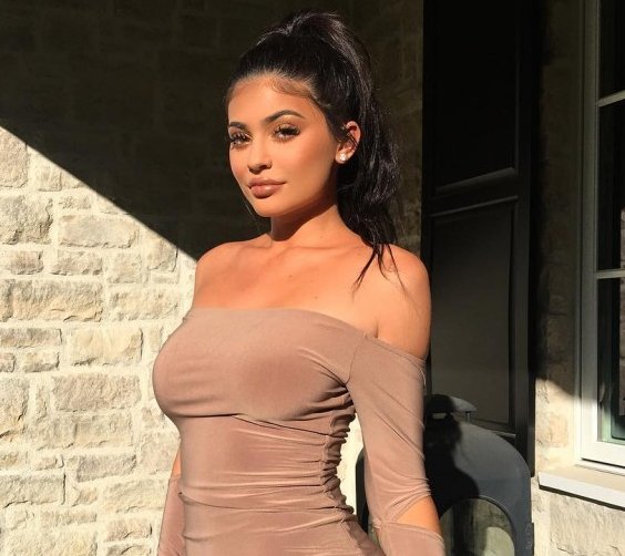 retweet for big chungus
like for kylie jenner