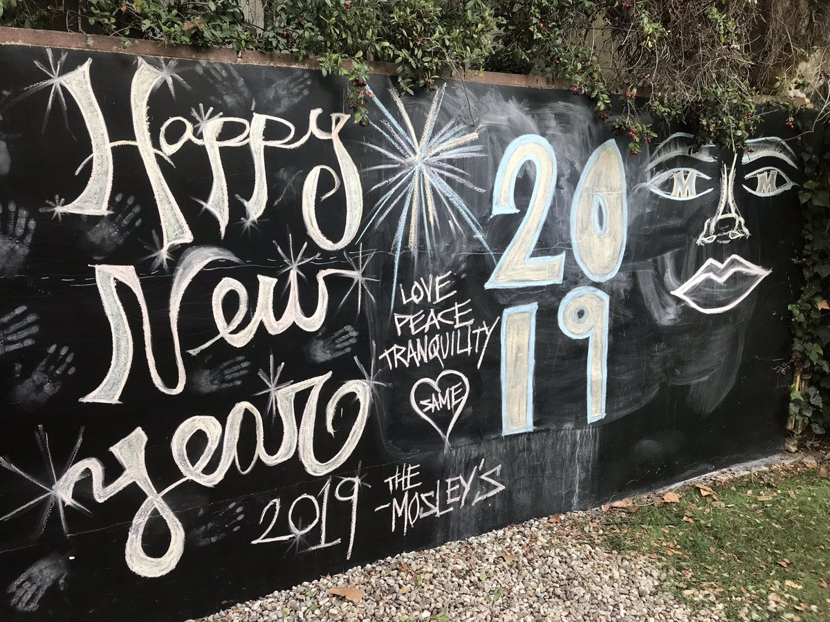 jmosleyband's tweet photo. Mosley family mural Sunday Funday! We love creativity and positivity. Happy New Years to all! Love from the Mosleys. #2019 #love #peace #tranquilty #chalkart https://t.co/qGNUYefPQt