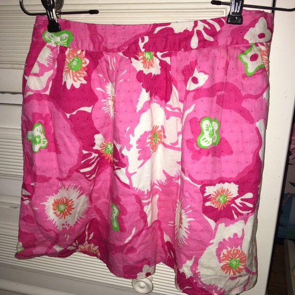 moleymommy's tweet photo. So good I had to share! Check out all the items I'm loving on @Poshmarkapp from @peaceloveartjoy #poshmark #fashion #style #shopmycloset #lillypulitzer #gratefulmaker: https://t.co/5nhjdDVgJW https://t.co/Xt2NgiCaCa