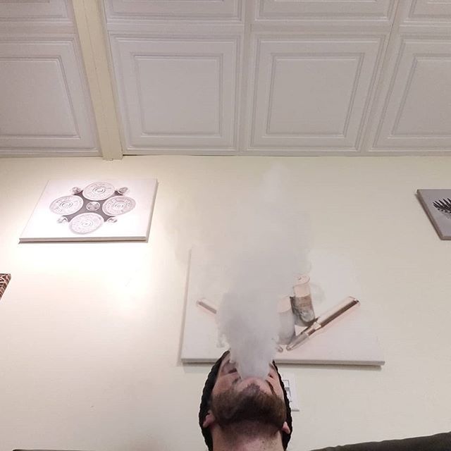 DefazioVapes's tweet photo. #vapes and #guns 
The best combo https://t.co/UuSAypzXys