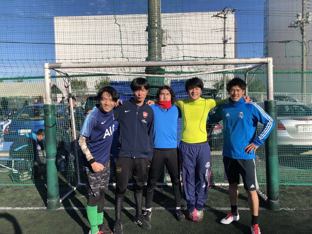 伊沢拓司 Sur Twitter 今年も蹴り納め 捻挫した 久々だ ライブは15時からです そのあと振り返り放送もやります