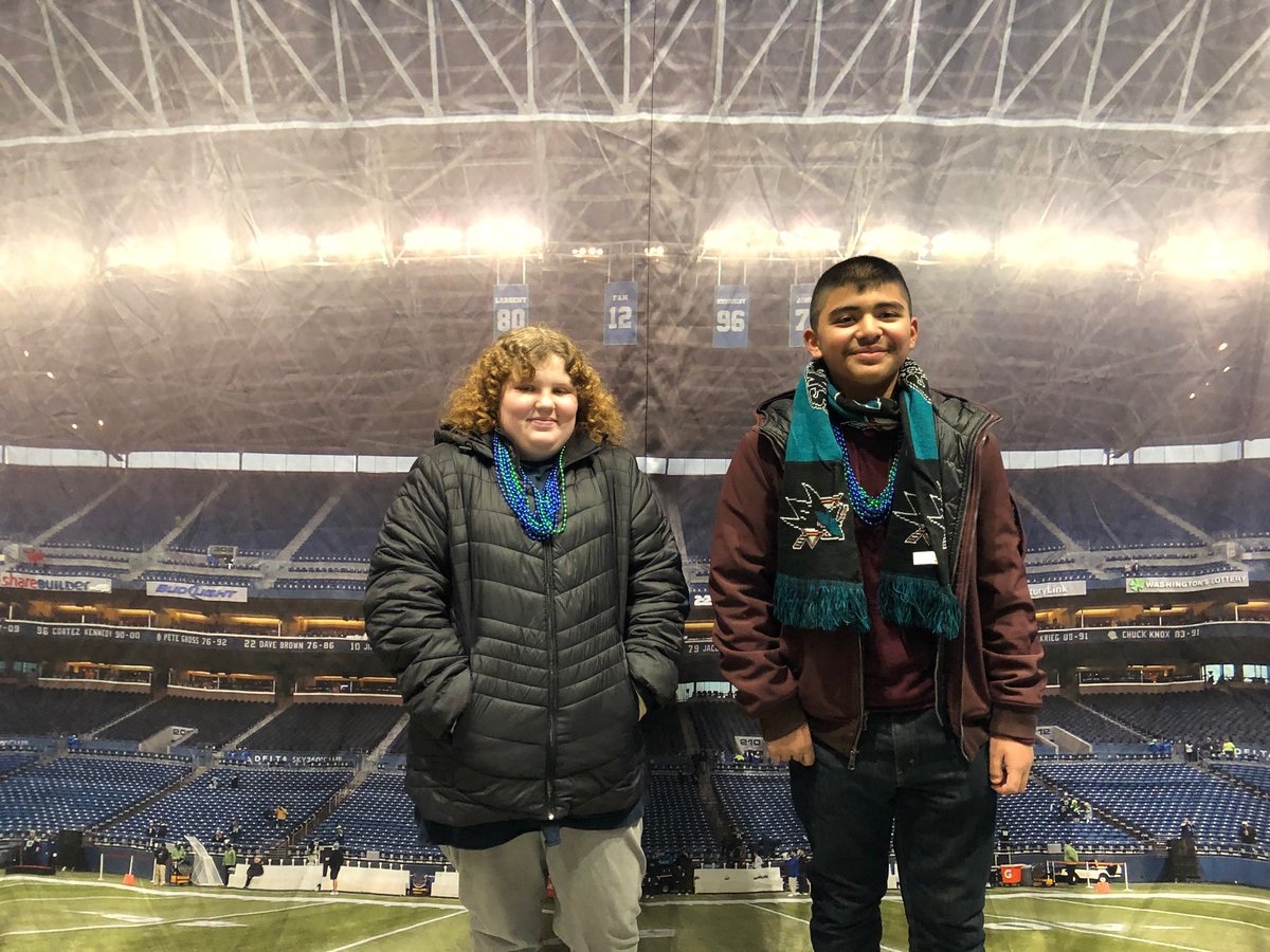 PhillSchmitt's tweet photo. So proud of @graypilots MESA students recognized as part of the Legion of Youth today at the Seahawk’s Season finale!

Huge thanks to @WashingtonMESA  @Seahawks &amp; @Boeing for their support of #STEM &amp; Washington’s youth. Hands down, these org’s are the best in the game - Go Hawks! https://t.co/qWrp5EcEEB