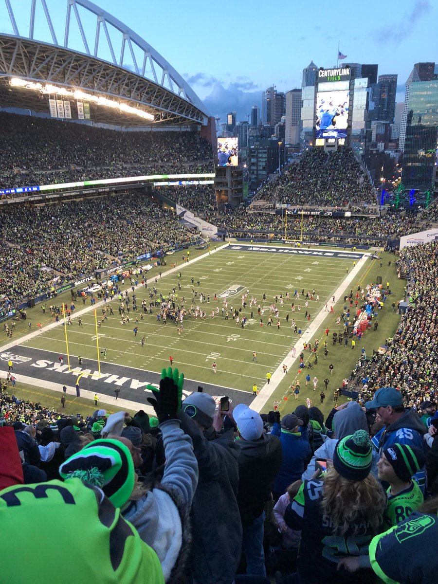PhillSchmitt's tweet photo. So proud of @graypilots MESA students recognized as part of the Legion of Youth today at the Seahawk’s Season finale!

Huge thanks to @WashingtonMESA  @Seahawks &amp; @Boeing for their support of #STEM &amp; Washington’s youth. Hands down, these org’s are the best in the game - Go Hawks! https://t.co/qWrp5EcEEB