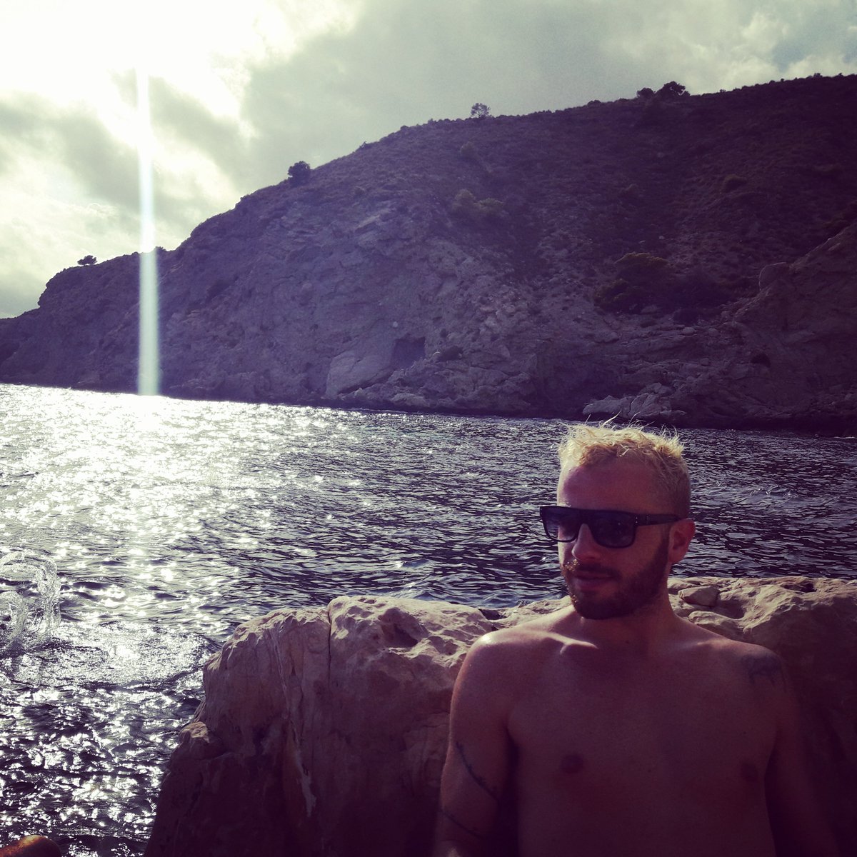 #ReDespiertos Vivir "al natural" en la Cala de Villajoyosa con todos sus ingredientes. Sin dudas la foto de este 2018. Alicante, España. Muy bueno el programa, sobretodo la rapidez del tránsito de tweets. Jaaaa