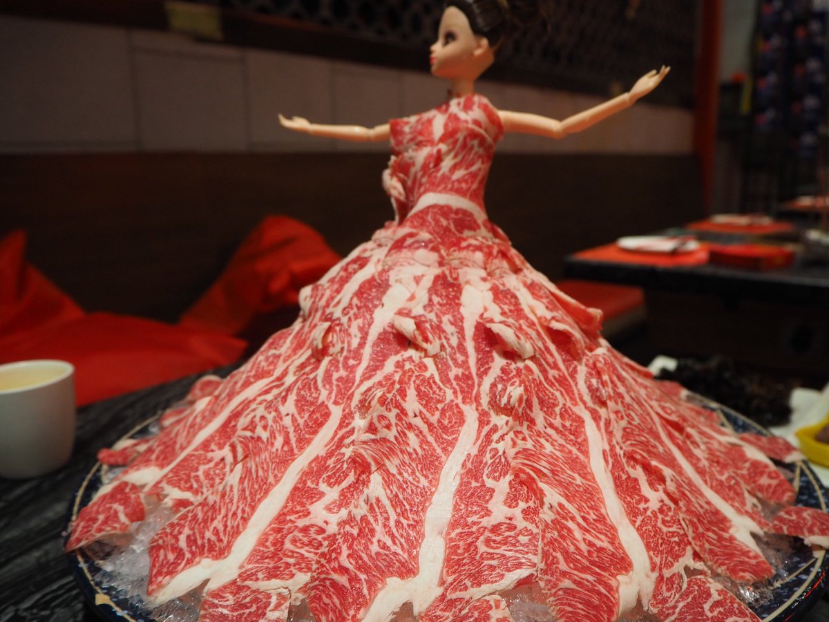 hitomoji's tweet photo. 火鍋屋の肉盛り付けが、、、、 https://t.co/HkANmNGC17