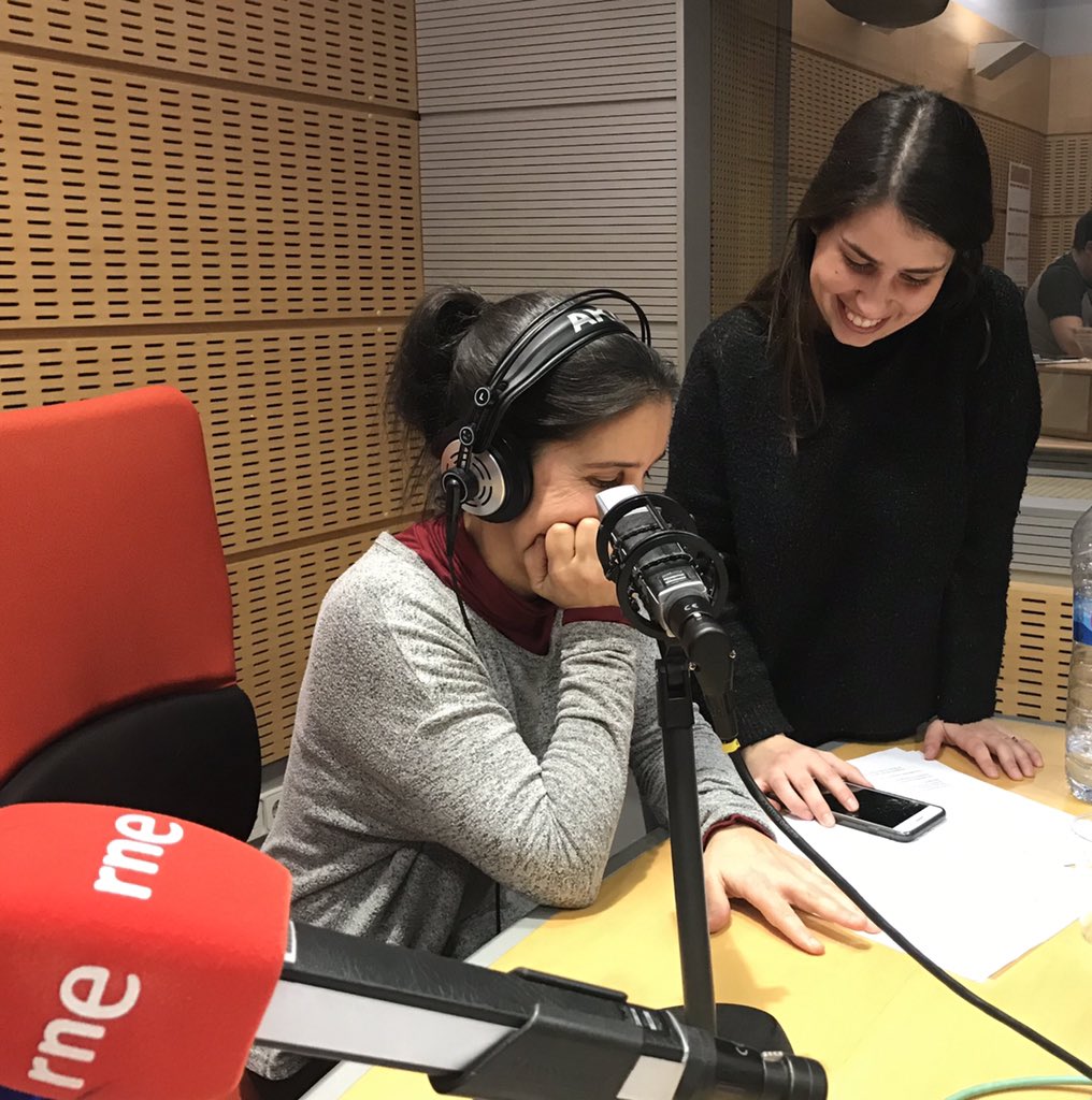 entredos_luces's tweet photo. ¡En acción! Con Canco López, Elsa Ferrer y Chiara López de 
@ArsCombinatori que nos tocan en directo música de 9 siglos y con Alfonso Casanova nos presentan su temporada 2019 #MúsicaVsEspacios. https://t.co/pXXugQYWCQ