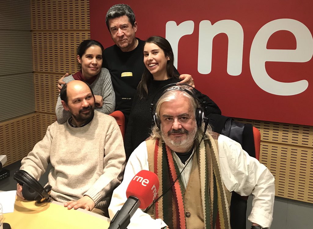 entredos_luces's tweet photo. ¡En acción! Con Canco López, Elsa Ferrer y Chiara López de 
@ArsCombinatori que nos tocan en directo música de 9 siglos y con Alfonso Casanova nos presentan su temporada 2019 #MúsicaVsEspacios. https://t.co/pXXugQYWCQ