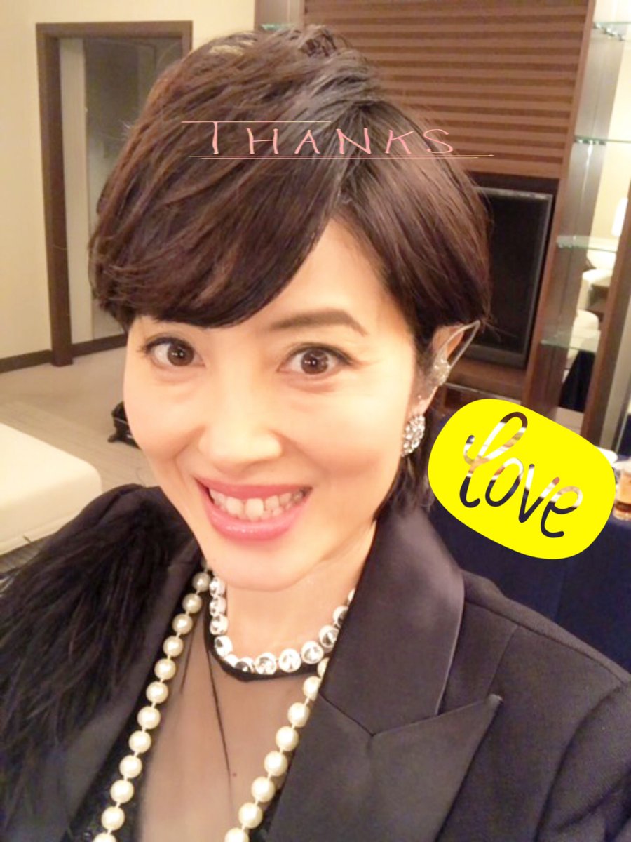 荻野目洋子 18年いろいろな場所でたくさん歌い踊らせて頂きました 各地で応援してくださった皆さん 有難うございました よいお年をお迎えください