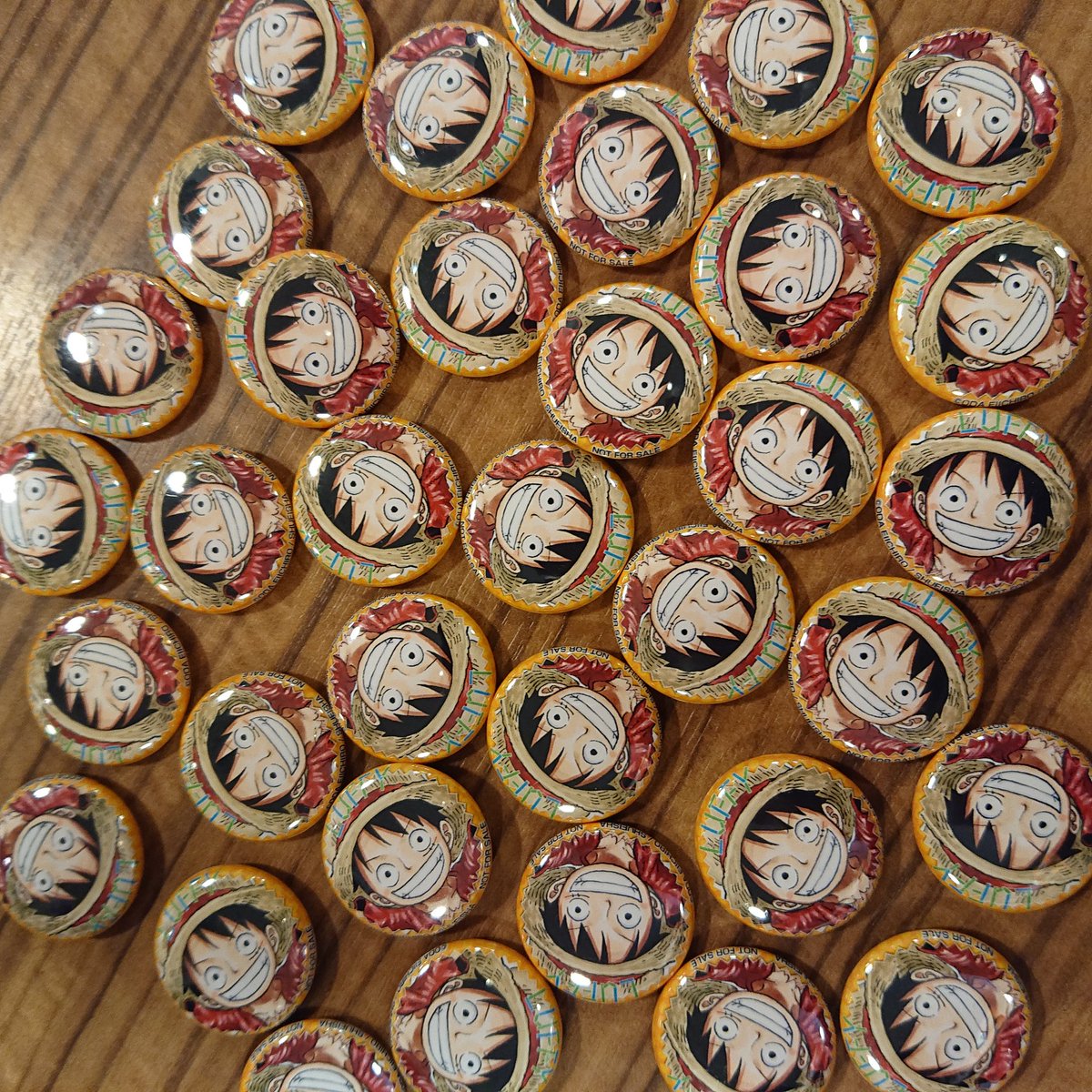 ジャンプショップ Jump Shop 公式 On Twitter One Piece キッズ ファミリーフェア1 6まで開催中 One Piece 原作商品含む500円以上お買い上げの中学生以下のお客様には 特製ルフィ缶バッジ One Piece 原作商品を含む 1 000円以上お買い上げの中学生