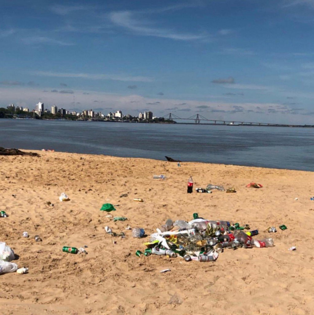 javierabrigo's tweet photo. La realeza correntina #AHREE y su odio a la naturaleza. https://t.co/LiQM6O3fdC