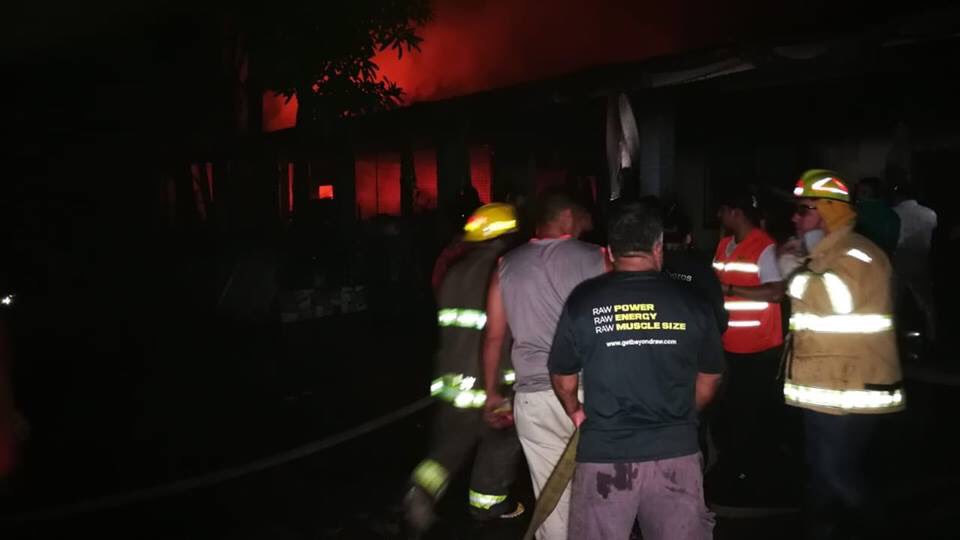 jpmasespanol's tweet photo. #JPInforma | ¡LO ÚLTIMO! Incendio en Asilo de ancianos de Chinandega, 27 ancianos ya fueron trasladados a la Casa Cural y se encuentran seguros, los bomberos continúan con sus labores https://t.co/JfQw2rwUGo
