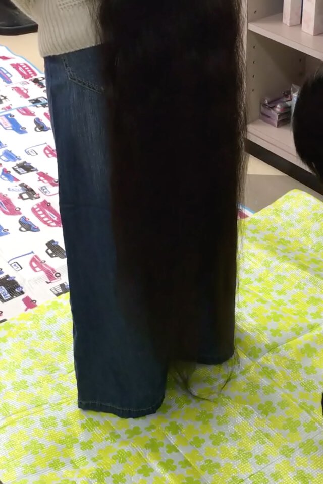 ギネス世界記録 最後に伺ったのは 最も長い髪の毛を持つティーンエイジャー に認定された川原華唯都さん 残念ながら今は記録保持者ではなくなってしまいましたが 長い髪の毛は健在でした 認定当初 1枚目 より少し伸びましたね T Co