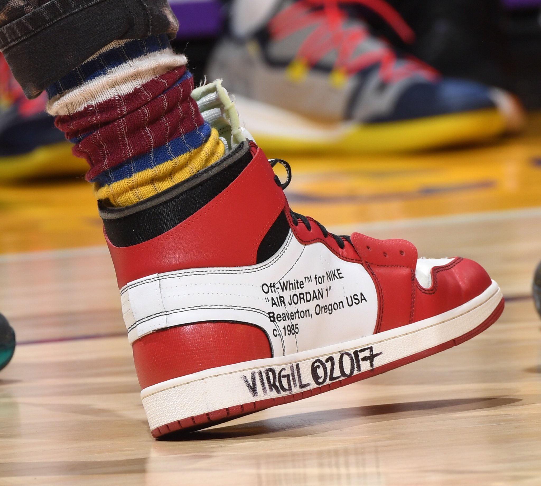 sadel makeup vase 🏀 #NBAKicks 👟 on Twitter: "🏀 @KingJames' birthday #NBAKicks! #LakeShow  👟: Jordan 1 Off-White Chicago by @virgilabloh https://t.co/SN0o4qSztn" /  Twitter