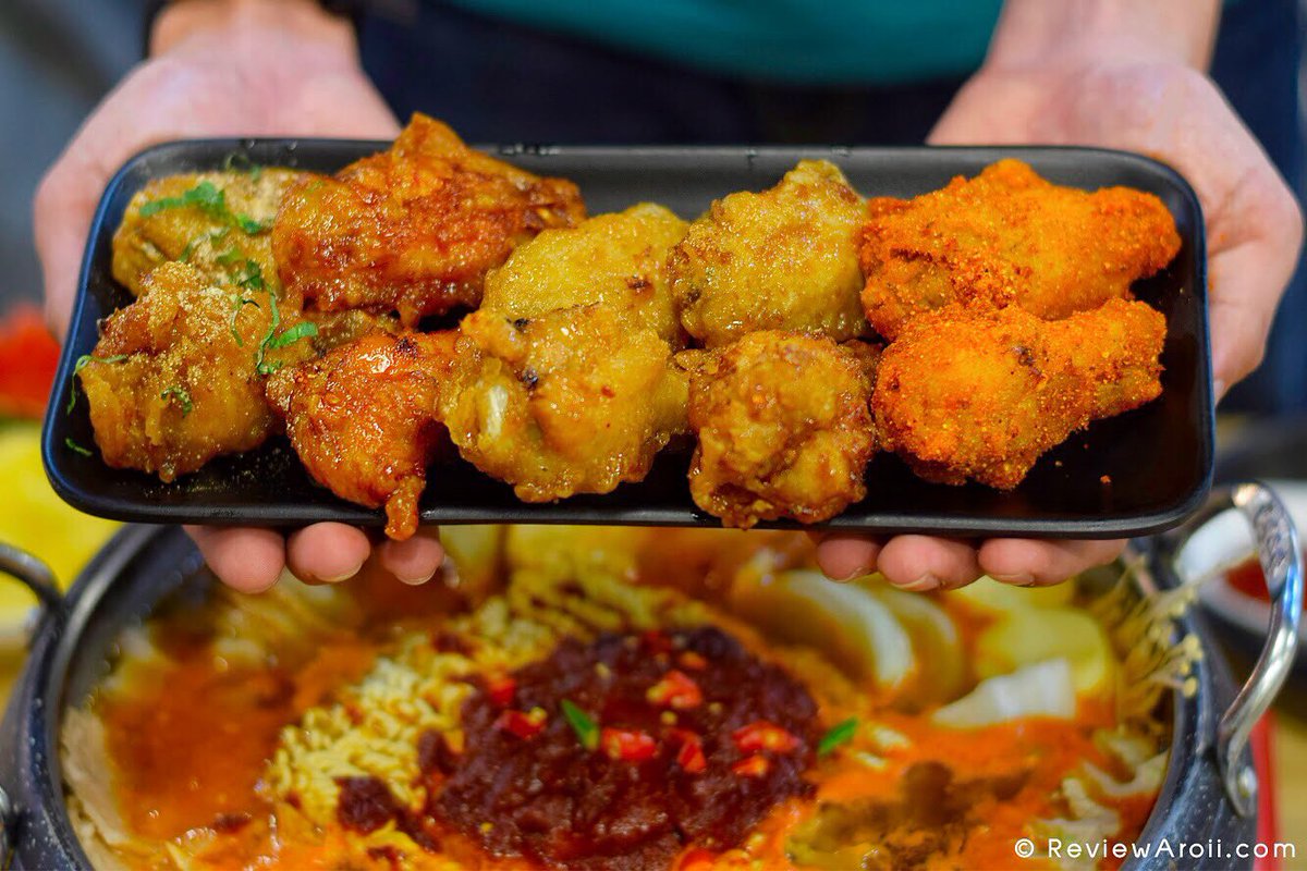 ReviewAroii's tweet photo. บุฟเฟ่ต์มาม่าหม้อไฟ ไก่ทอดเกาหลี 199 บาท!! ร้าน Chon King @ เซ็นเตอร์วัน ทานได้ 90 นาที คุ้มกว่านี้มีอีกไหม!! (+ น้ำรีฟิล 39 บ.)

#หม้อไฟ มีซุปเผ็ดกับซุปหวานให้เลือก พร้อมเนื้อ ผัก อื่นๆ ถึง 18 รายการ

#ไก่ทอด มีน่องและปีกใน 5 รสชาติ ฮอท จิ้มแจ่ว สวีทชิลลี่ การ์ลิค และแซ่บกิมจิ https://t.co/VEL7Euutsw