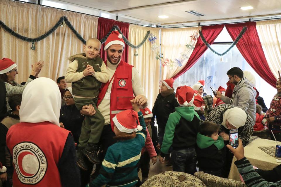 SARC_Aleppo's tweet photo. #PSS volunteers celebrated the #NewYear with 100 #children with #cancer in an attempt to plan #hope in their hearts.
They sang and danced with children, listened to their wishes, and distributed gifts.
#SyrianArabRedCrescent
#NewYearNewHopes
#LastDayof2018 https://t.co/Li7zb6azoF