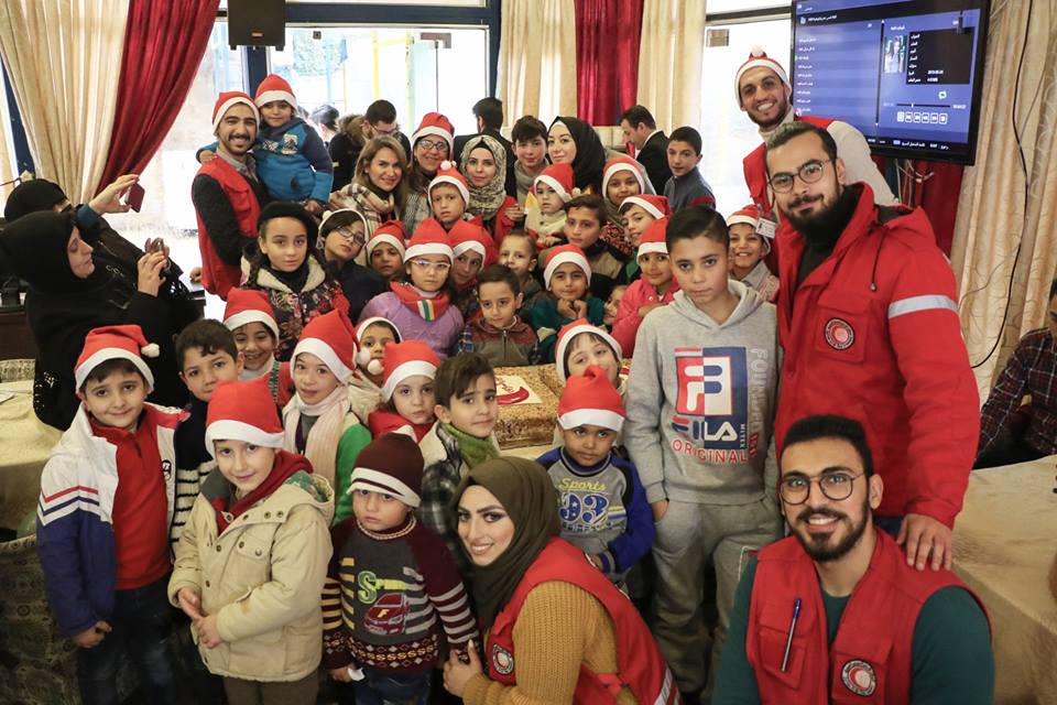 SARC_Aleppo's tweet photo. #PSS volunteers celebrated the #NewYear with 100 #children with #cancer in an attempt to plan #hope in their hearts.
They sang and danced with children, listened to their wishes, and distributed gifts.
#SyrianArabRedCrescent
#NewYearNewHopes
#LastDayof2018 https://t.co/Li7zb6azoF