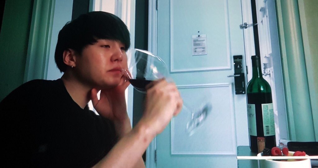 artisticboitae's tweet photo. @btsfancafes I’m gonna cru https://t.co/Nt7g8XO4Tt
