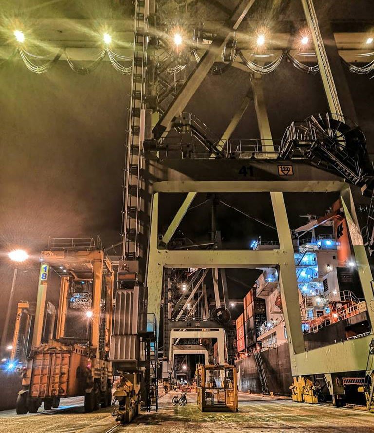 StevecoOy's tweet photo. Wishes of success in the coming year 2019! Photo: Joni Hampus, Kotka Container Terminal 31.12.2018 #logistics #stevedoring #portoperator #NewYear2019 #mondaymorning #NewYearsEve https://t.co/wzuh2YQZjf