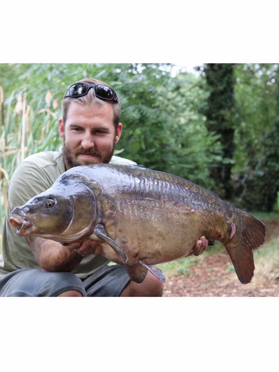 Rowe_26's tweet photo. Hope everybody has a great New Year !
Best Wishes and Tight Lines for 2019 π£
#MainlineBaits #AtomicTackle #NoHype https://t.co/XTME7zPPFS