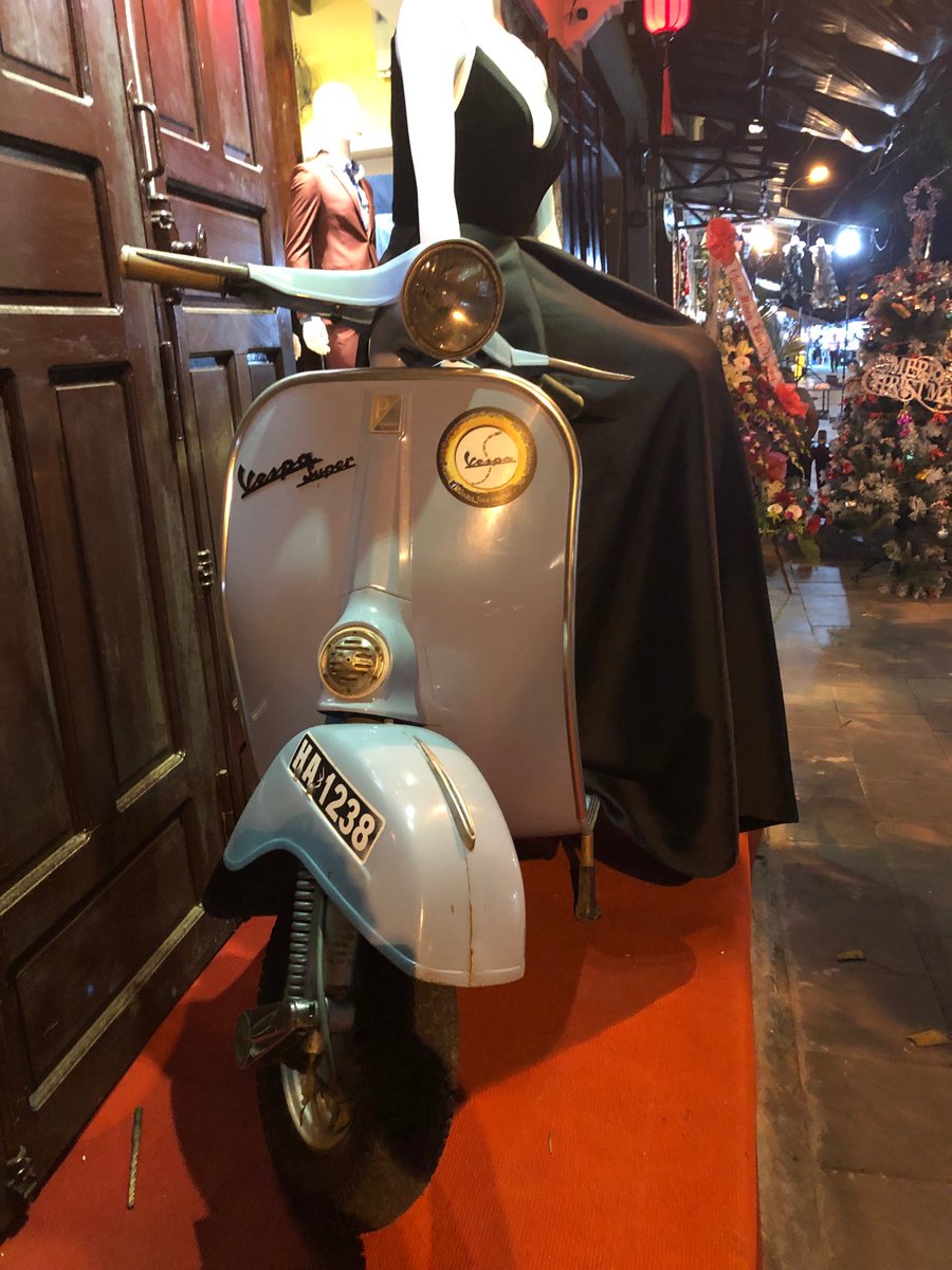 raiduno2014's tweet photo. #vespanic in #hoian in the astonishing #vietnam https://t.co/XHVOd9eVZZ