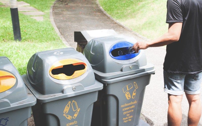 CanViewpoint's tweet image. What packaging materials should you be waving goodbye to? @LawPrintPack directs us away from plastic and towards friendlier, sustainable options. #PackageTest #ConceptTest