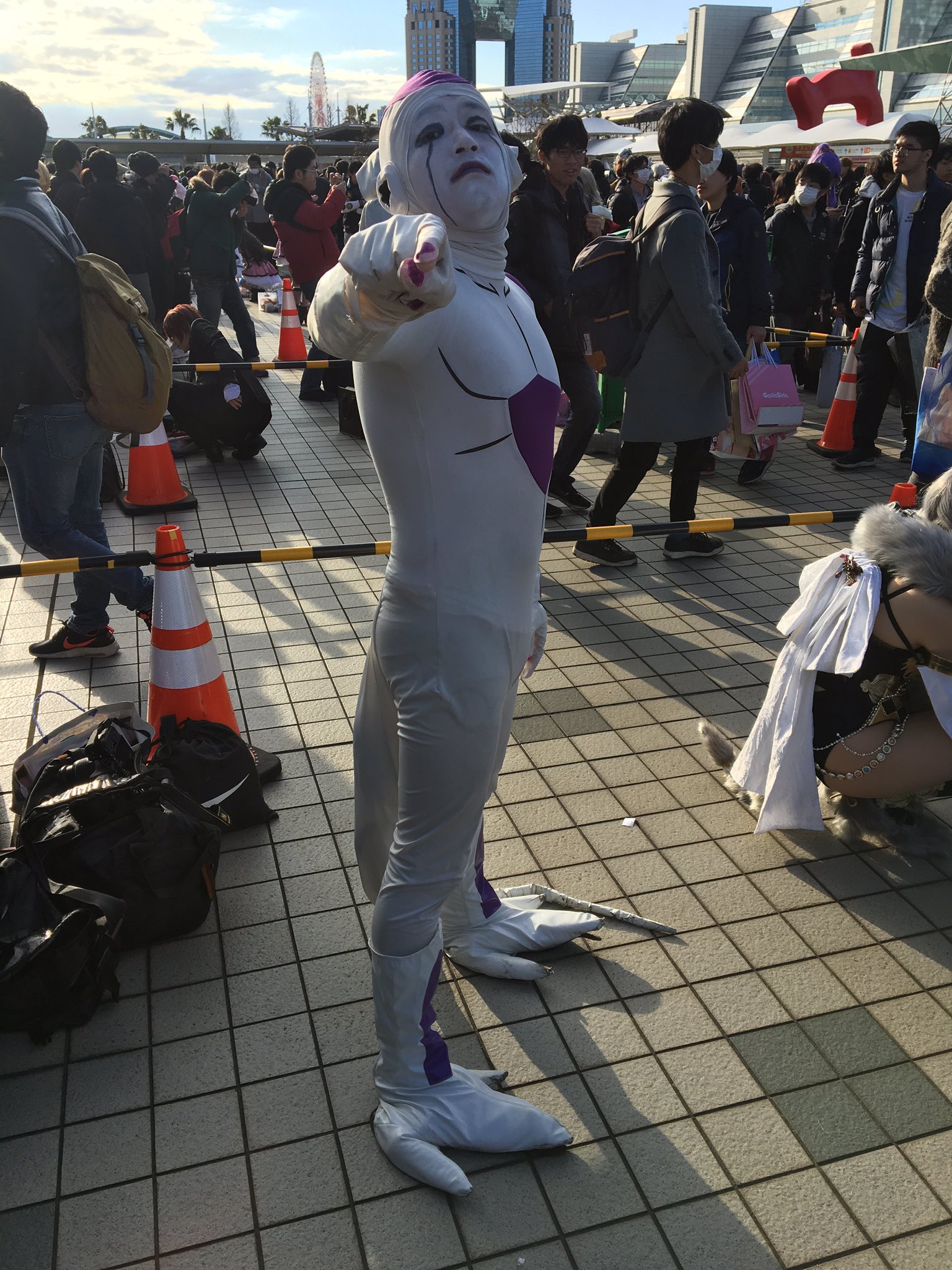 トオル No Twitter 今回のコミケも フリーザのコスで大暴れしてきましたよ あと 悟空コスの方ともご一緒できました コミケc95 C95コスプレ 悟空 フリーザ