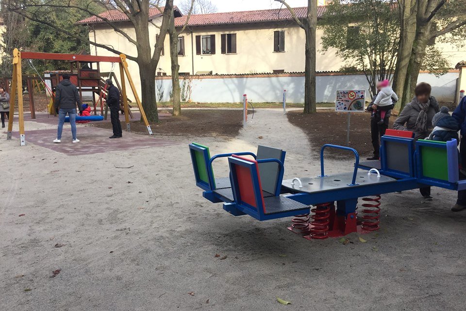 Parchipertutti's tweet photo. Domanda di fine anno: a voi questo sembra un parco inclusivo?
La pignoleria è il nostro "difetto", a volte forse esageriamo ma qui non è stata garantita neppure l'accessibilità al parco agli utenti in carrozzina, (Vimercate parco realizzato con i fondi della Regione Lombardia) https://t.co/SiQZrNJcRm