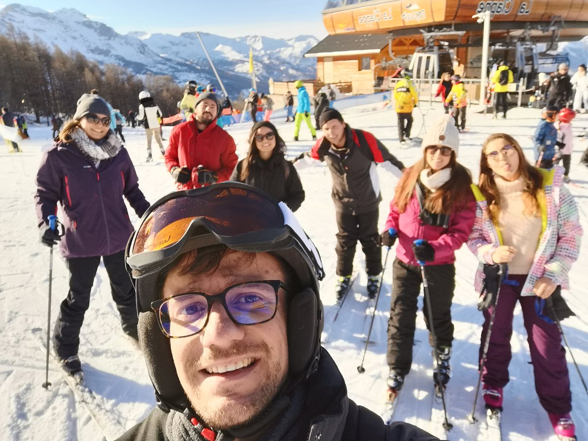 JuniorI2SA's tweet photo. La Junior I2SA fête la fin de l'année 2018 en beauté ! Rendez-vous l'année prochaine pour de beaux projets ! #BonneAnnee @pstaccini @MaximeNespoli https://t.co/M3hWMJCRjN