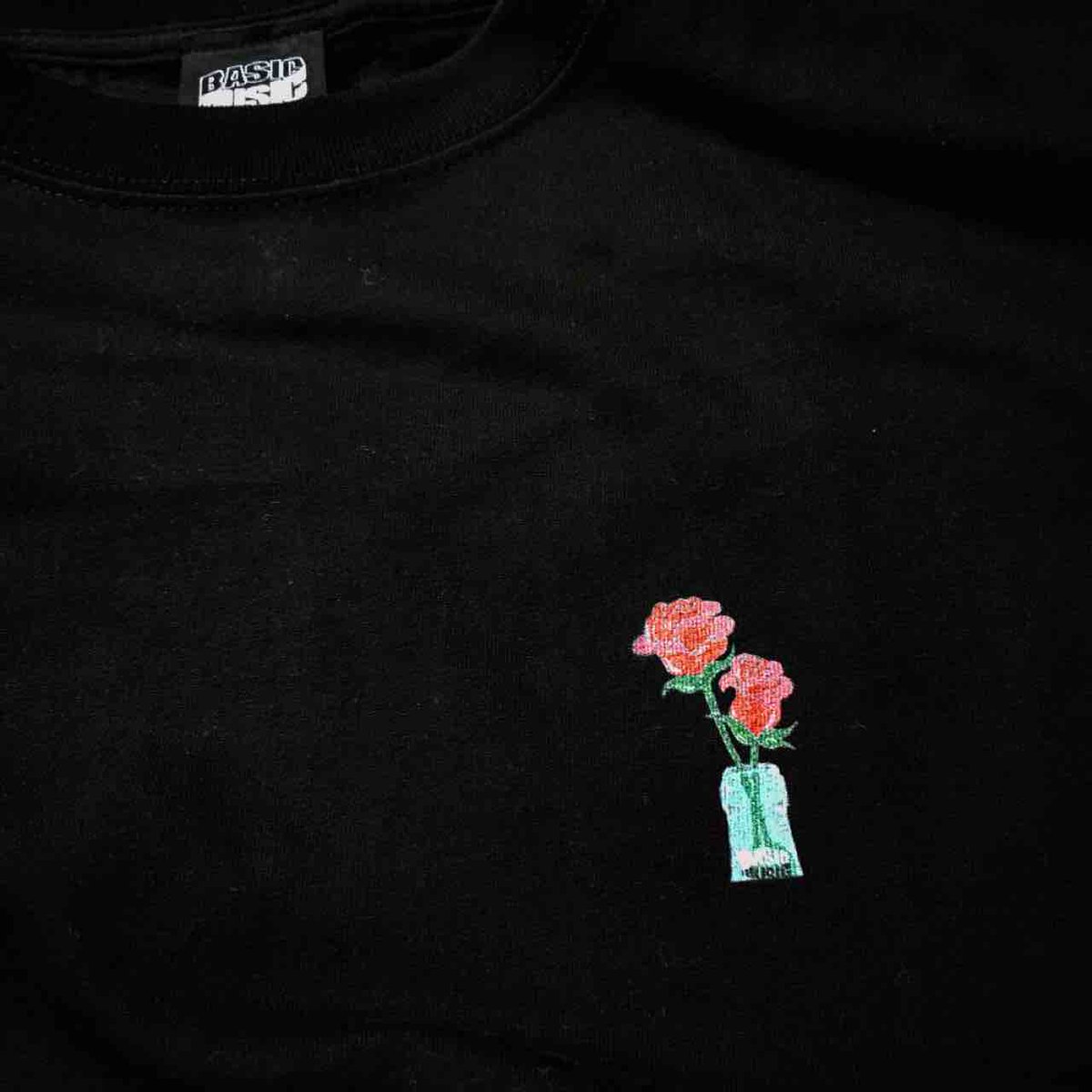 bambi1928's tweet image. 買い納めはずっと何年も前から欲しかったレーベルのTシャツ。ロゴデザインがカッコよすぎる。しかも愛のままにver.。一回もライブ見たことない人のグッズ買うなんて初めてだ。来年は見てえ。

#basicmusic
#basi
#韻シスト
#唾奇
#愛のままに