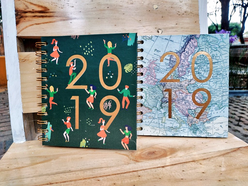 Satasuke's tweet photo. Gue mau kasih notebook tjantik untuk kalian nih di penghujung 2018! 🙋‍♂️ yg mau retweet ya! Ada 2 pemenang yang bakal gue pilih random 🎁🎁 https://t.co/uFoFY4dH5N