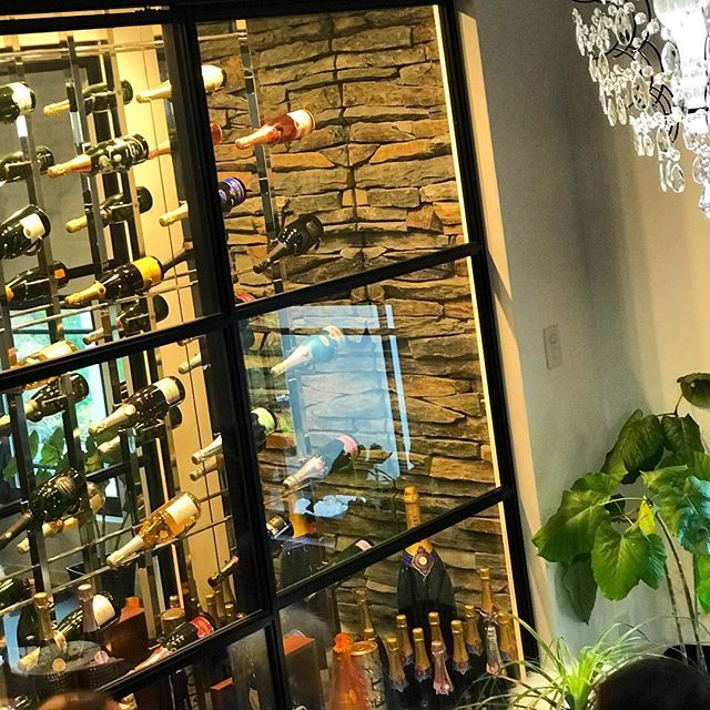 泡好きには、たまらなすぎるこの空間✨

まだ飲んだことがないシャンパーニュが
あそこにもここにも。

眺めながら進む泡🥂😁 #シャンパーニュ
#空間
#パーティー
#privateparty 
#泡好き bit.ly/2Rs1ZQg