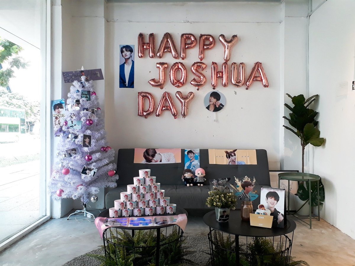 leechanniee's tweet photo. 3 DAYS OF SHUACAFE WAS FUN HEHE THANK U FOR THIS EVENT #1230FORSHUA https://t.co/dYAjTVgNdK