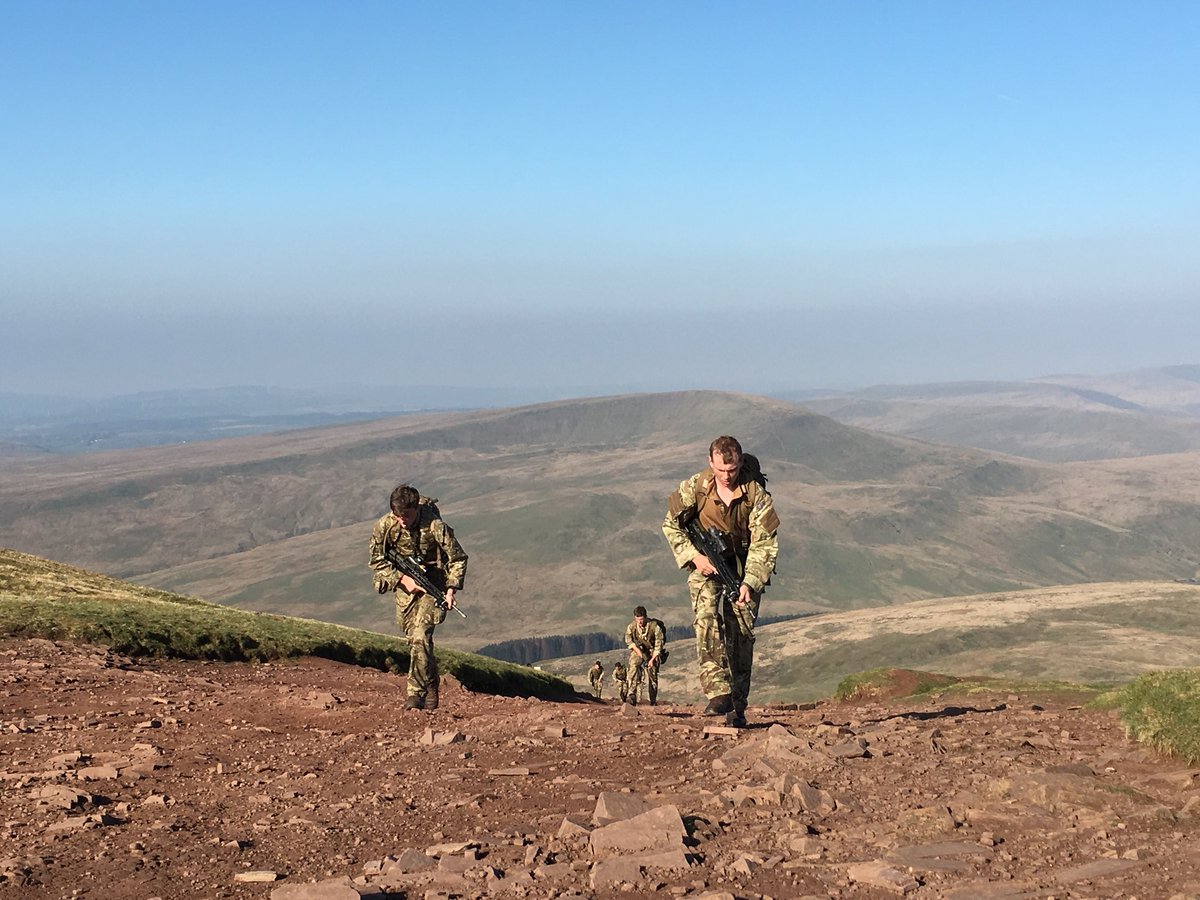 3_rifles's tweet photo. It's been one of the busiest years in recent history for 3 RIFLES, packed to the brim with deployment on exercises and operations around the world as we got to grips with a new role. At every turn our Riflemen have delivered. #swiftandbold #NYE2018 https://t.co/Dojv3ieiGk