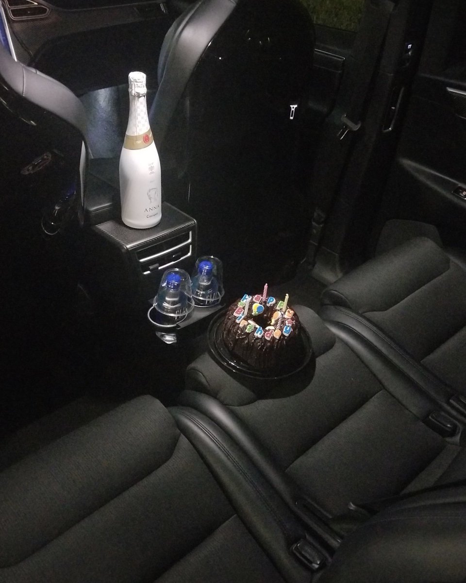 ElektricaLimo's tweet photo. Consider this for New Year’s Eve...You can't drink and ride in a ride-share but you can with us in a Tesla. Private car service perks! #AustinLimoService #AustinTesla #TeslaLimoAustin #AustinChauffeur #NewYearsEveAustin #ATX #ThingsToDoinAustin https://t.co/a7f5CgxxDT