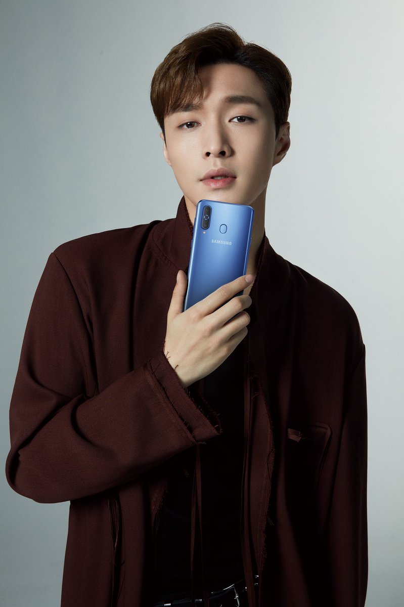 XingPark's tweet image. 181231 Samsung mobile official weibo update 4P 

#SAMSUNG #GalaxyA8s 
#LAY03NAMANANA 
#LayZhangNAMANANA
#producerLayZhang
#LayZhang #อี้ชิง #张艺兴 #Lay #Yixing #레이 #レイ #チャンイーシン #장이씽
@layzhang @lay_studio