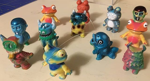 Pointlessnerd1's tweet photo. 1 week worth of #airbrush practice on some #vinylartistgasha #gashapon #sofubi👌 feeling pretty comfortable 😀 #arttoy #vinyltoy #designertoy #designervinyo #customsofubi #customvinyl #vinylcustom #sorryforspeakinginhashtags https://t.co/vweR1VqFz4