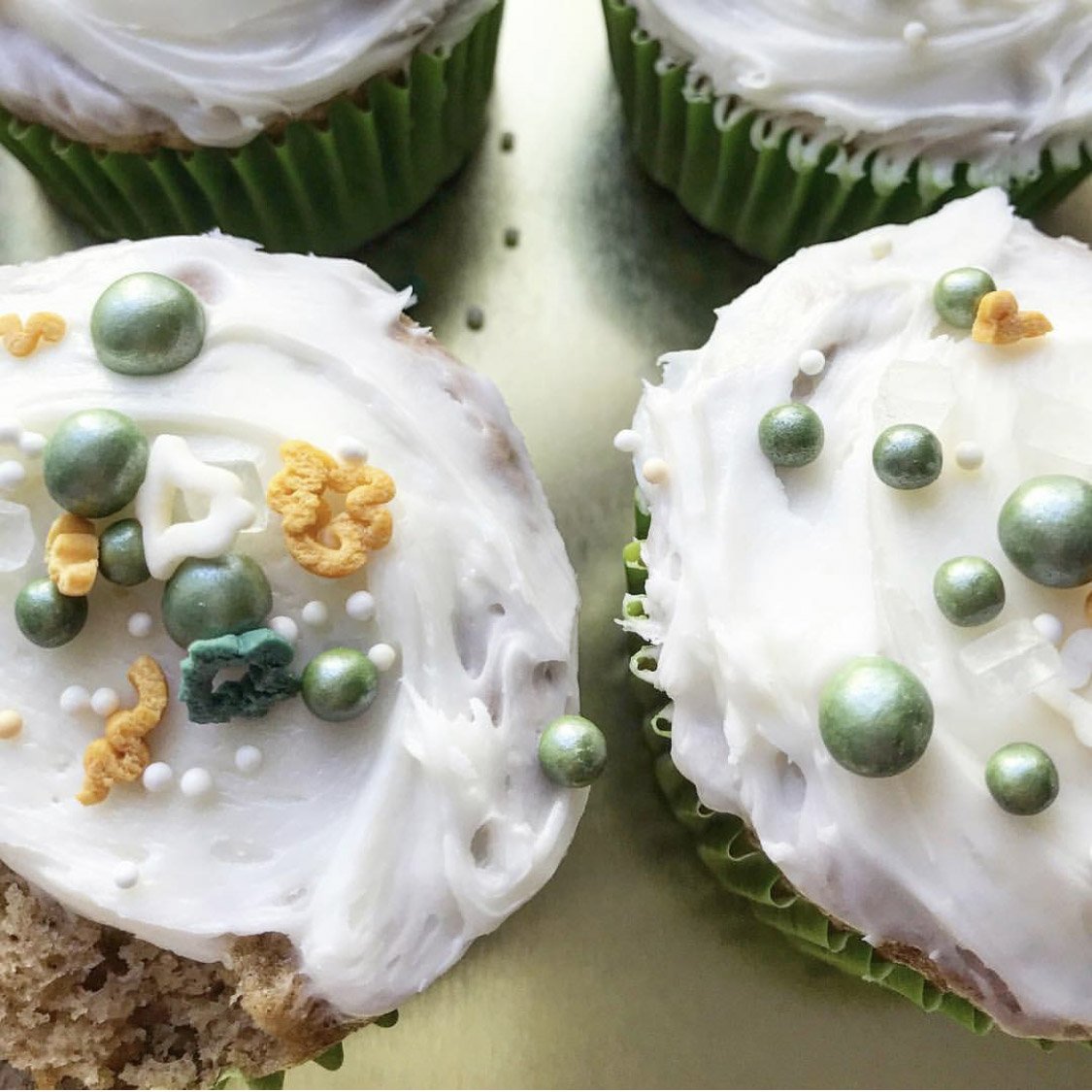 We're still feeling the gingerbread here 😋 These were made by @healthwithacrunch - gingerbread protein cake (from our mix) with cream cheese frosting 😍
Find the cake mix here: shop.proteincakery.com/collections/al…