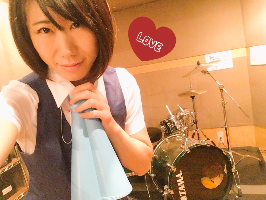 kayokohonma's tweet photo. おおおおおお

いろいろ確認したりしたりしながら準備してるのだけど

すでにいろんな想いが溢れてきてる

なんだこれ

そんなつもりじゃないのに

今日は明るい卒業イベントだもーん

#Vsister #Vシス
#ほんまかよこ #12月31日 #卒業 https://t.co/edHhFVe5fe