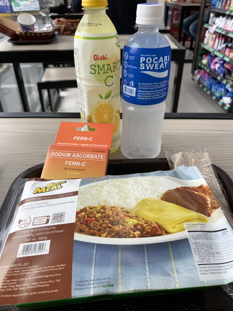 IschyrosEros's tweet image. Lakas ng ulan... tapos medyo lala na ng colds ko... bago kumain sa handaan sa work mamaya mag @711philippines #BusogMeals muna at lumaklak ng @oishi_tweets #SmartC at #FernC para di tumuloy sa sakit bago mag bagong taon. kaway kaway sa mga nka #NewYear2019Duty

#Lunchb4duty 😁