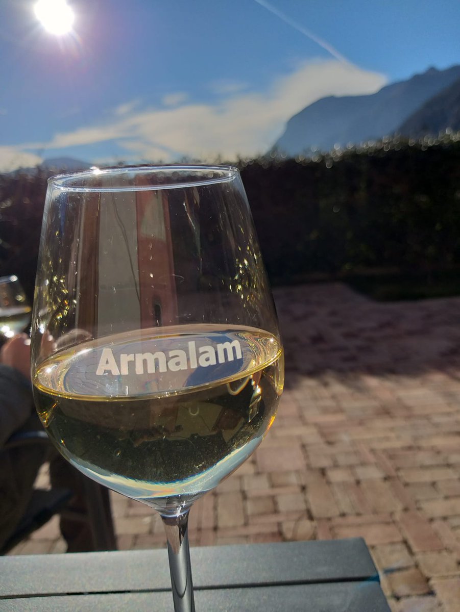 ArmalamS's tweet photo. Brindiamo insieme al nuovo anno che sta arrivando! https://t.co/wQc2VrOeBW