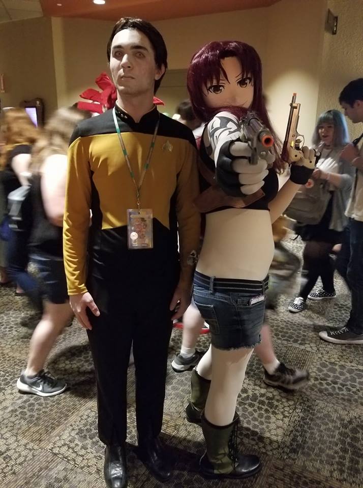 Chillheathenx3's tweet photo. P.S: This thread contains pictures of myself and fellow comrades as well as Starfleet crew members I encountered.
#ColossalCon
#colossalcon2018
#cosplay
#StarTrek https://t.co/xkAU4Caeqo