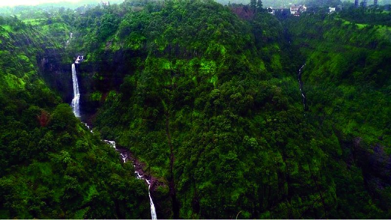 journeyplanner_'s tweet photo. Kune Falls are located centrally amidst the Khandala-Lonavala valley in Pune district of Maharashtra. Click this link for more information https://t.co/cxRM4X6n8o #kunefalls #waterfalls #lonavala #khandala #Maharashtratourism #Unlimited #touristinindia #IncredibleIndia https://t.co/VYNbHLIbRC