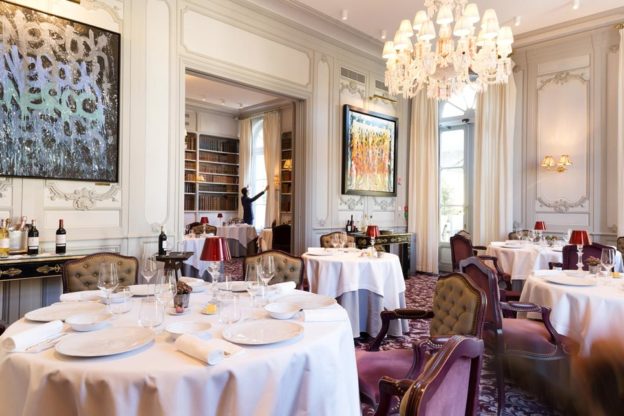 Les Menus de Réveillon de la Saint-Sylvestre des grands Chefs – Scène 2 – <a href="/HeleneDarroze/">Helene Darroze</a>, <a href="/Chef_YAlleno/">Yannick Alléno</a>, <a href="/Chef_Hache/">Christopher Hache</a>, <a href="/PierreGagnaire/">Pierre Gagnaire</a>, #NicolasSale ! 

foodandsens.com/made-by-f-and-…