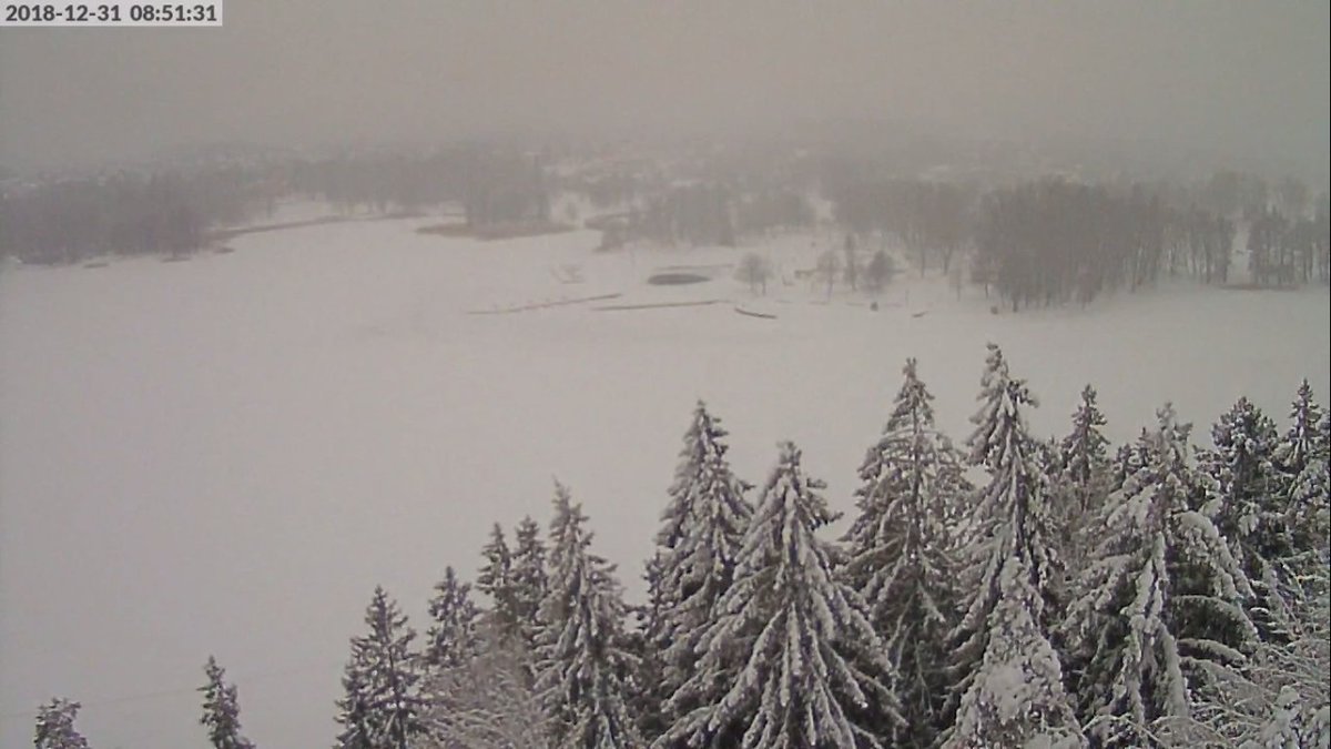 Pēdējās nedēļas atkusnis tikpat kā nav skāris Alūksni - sniegs, kas uzsniga pirms Ziemassvētkiem, saglabājas gan uz zemes, gan kokos. aluksne.lv/index.php/skat…