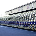 さすがプロw運送会社の仕事納めwずらっと並んだ大型トラックが圧巻!