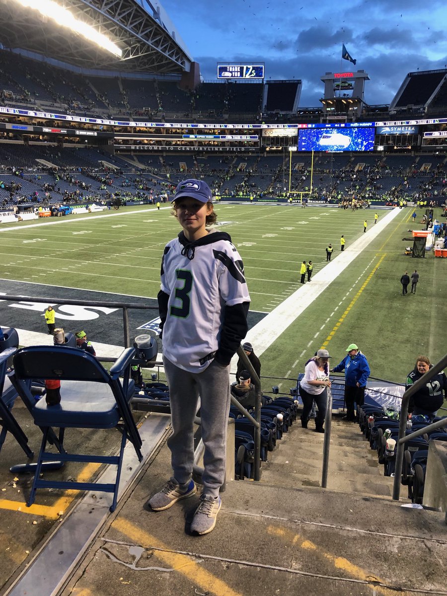 ⁦<a href="/Seahawks/">Seattle Seahawks</a>⁩ going to the playoffs! it wasn’t pretty but we’ll take the W! Good times ⁦@CenturyLink_Fld⁩. Let’s go Hawks!