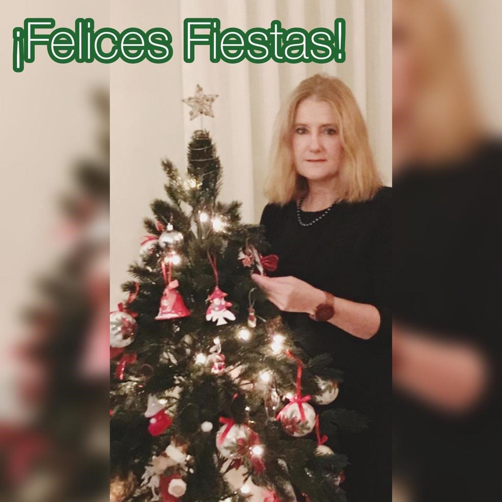 AEFI_es's tweet photo. ¡Último día del año! Toca #2018MeHaEnseñado, y #NuevosPropositos2019 Os deseamos que nos guardéis un trocito de vuestro corazón para el 2019 que entra. 
Nuestra presidenta de la Sección Centro, Ana Lopez Rico os desea felices fiestas y buena entrada de año. https://t.co/jeg1pbsYjR